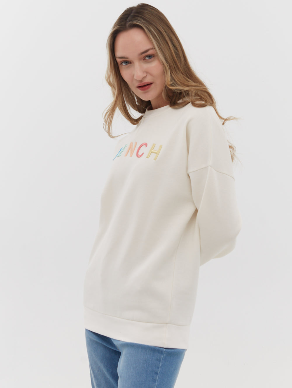 Daijah Chest Logo Crewneck - BN4E128361